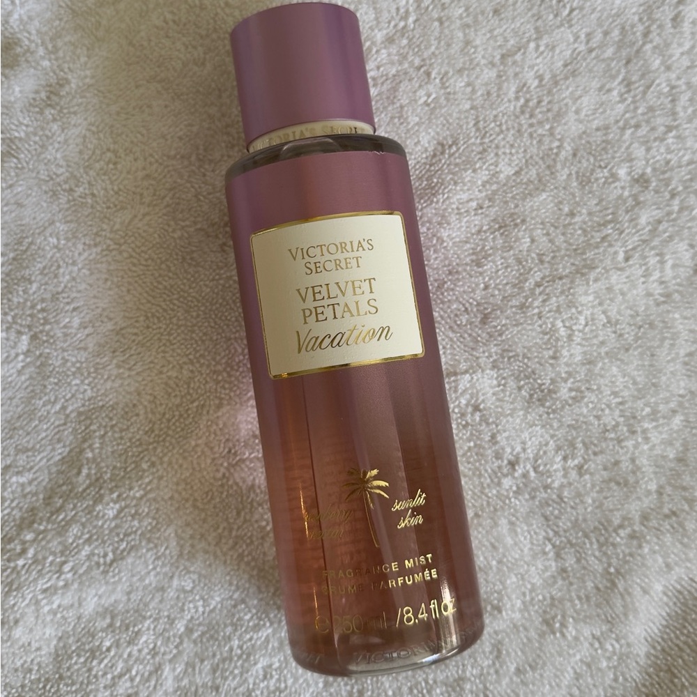 NWT Victoria's Secret Velvet Petals Vacation Mist